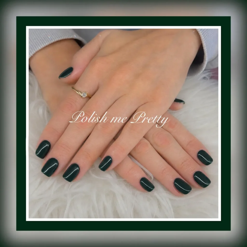 Fall Nail Design Inspo and Colors 2026: Shades, Techniques, and Looks for Every Nail 15 forest green fall nail colors