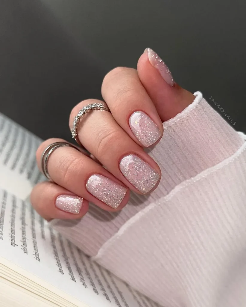 pearl details short nails designs